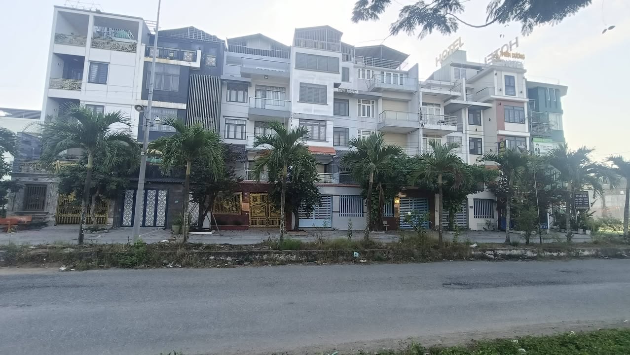 Đất nền Thị trấn Bến Lức 120m² 4.05 tỷ - Sổ đỏ chính chủ