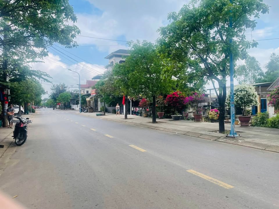 Nhà mặt tiền Nguyễn Chí Thanh Đông Hà 99m2 1.7 tỷ - Ô tô vào