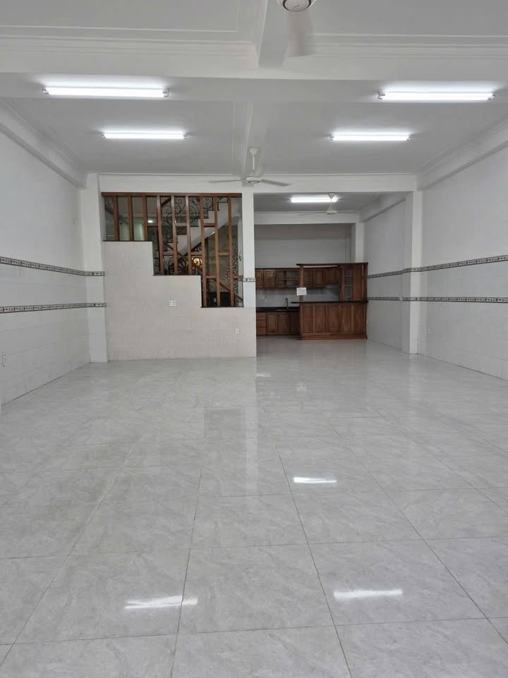 Nhà riêng Tân Phú 126m² 35 triệu - Ô tô vào tận nhà