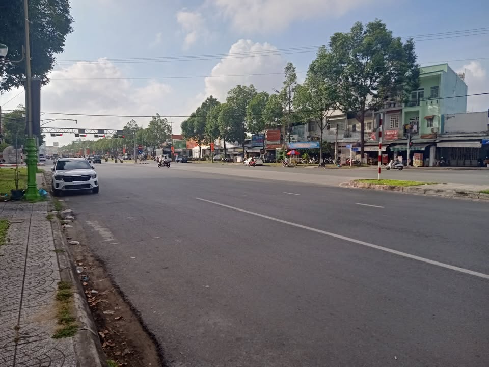 Shophouse Vo Van Kiet 120m2 140tr - Mat tien kinh doanh