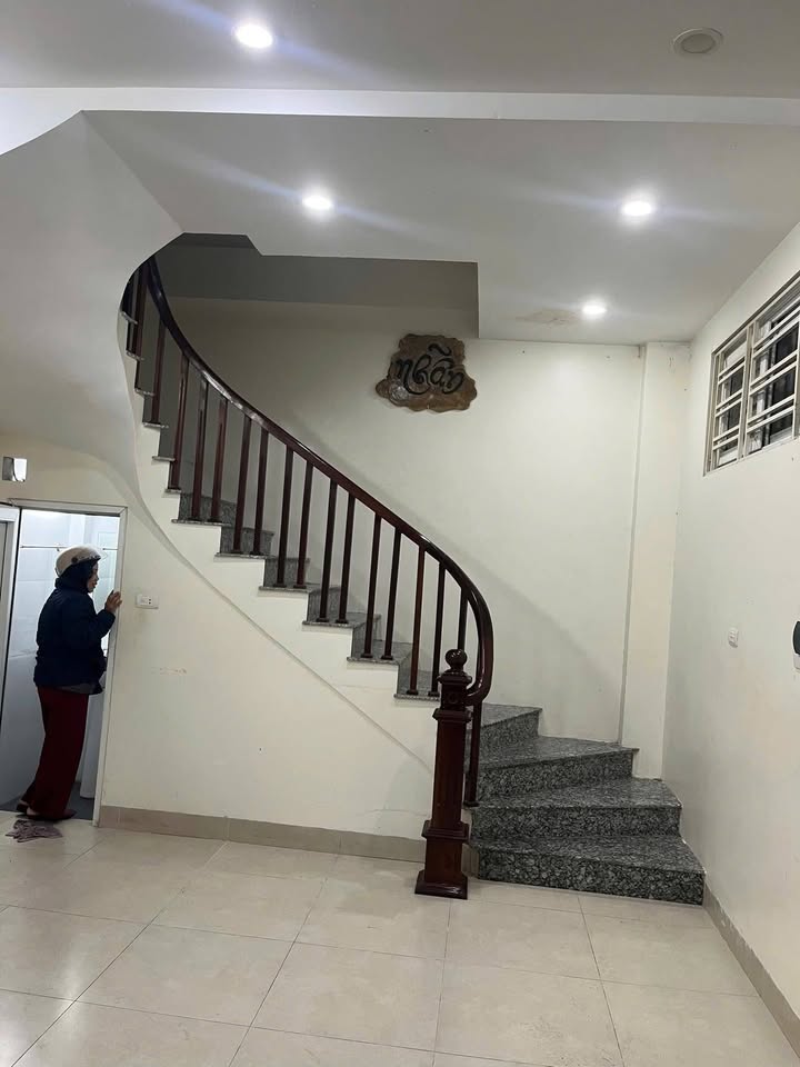 Nhà nguyên căn ngõ 99 Ái Mộ 30m² - Sẵn sàng ở ngay