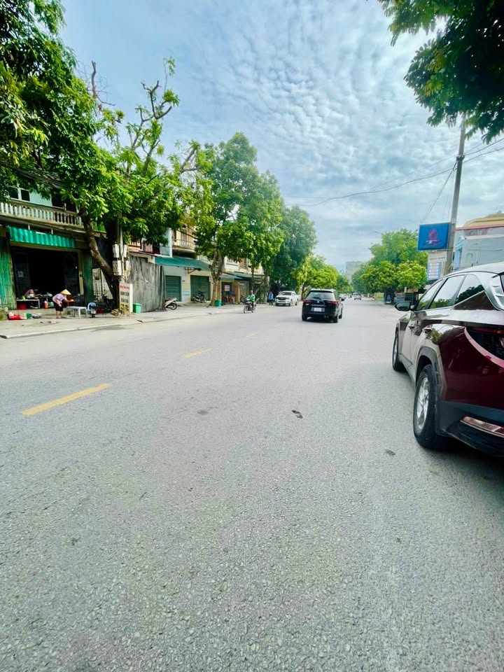 Nhà phố Hải Thượng Lãn Ông 64m² giá 4 tỷ - Mặt tiền kinh doanh