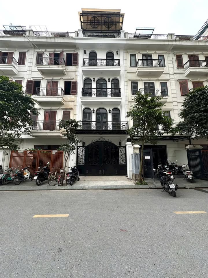 Townhouse Hồng Tiến Long Biên 85m² giá thỏa thuận - Vị trí đắc địa