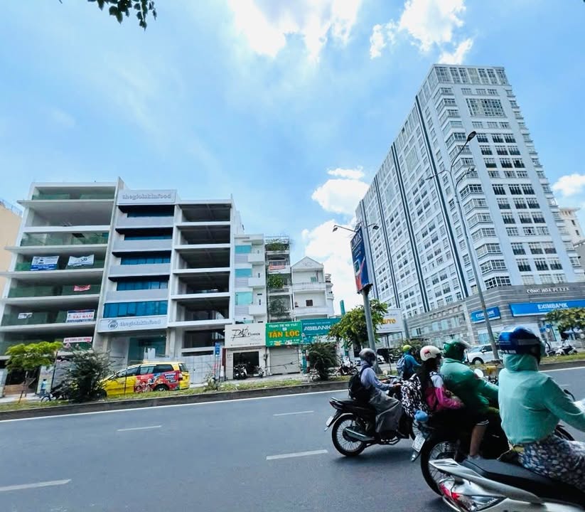 Nhà mặt tiền Cộng Hòa P12 Tân Bình 80m² 23 tỷ - Ô tô vào nhà