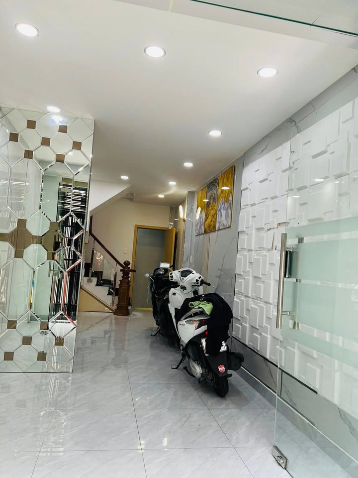 Nhà nguyên căn Trần Đình Xu Q1 30m² 15tr - Full nội thất