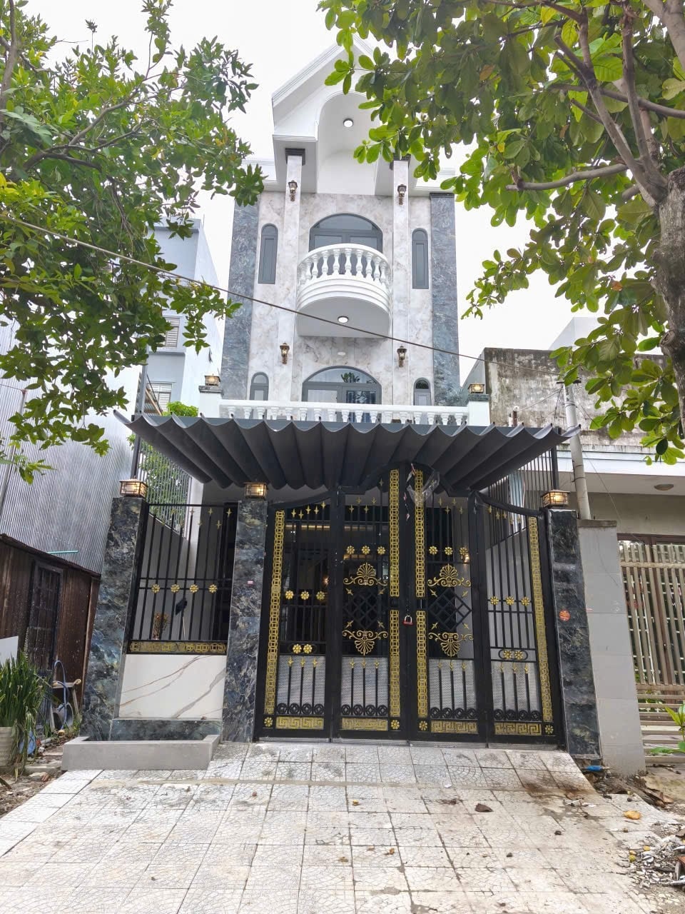 Biệt thự tân cổ điển Cẩm Lệ 100m² - Full nội thất, 18 tỷ/tháng!