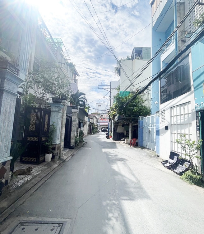 Nhà 3 Tầng Lạc Long Quân, Tân Bình 109m² - Vị Trí Đẹp, Lô Góc