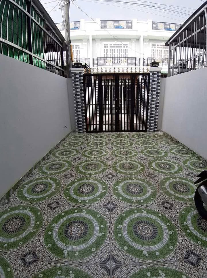 Nhà nguyên căn Long Hậu 4 triệu/tháng - ô tô vào sân