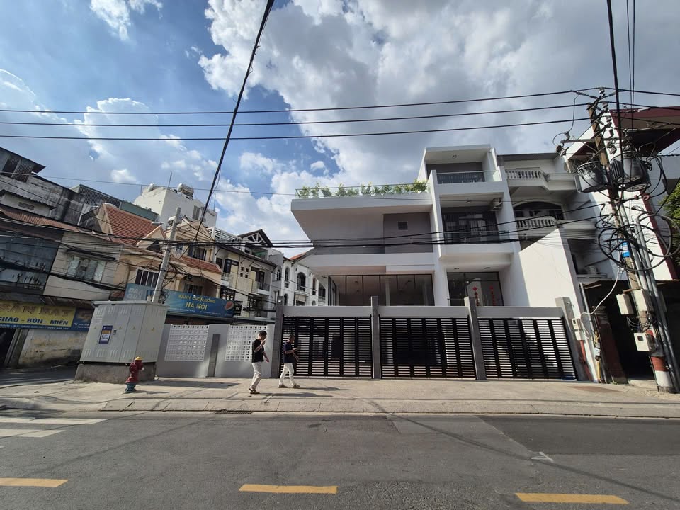 Nhà phố Cửu Long Tân Bình 330m² 1xx triệu - KD góc 2MT