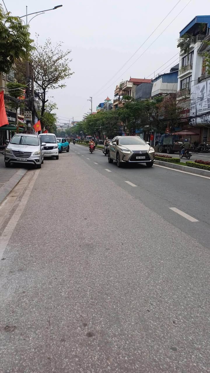 Nhà phố Trường Chinh Nam Định 6.75 tỷ - Kinh doanh