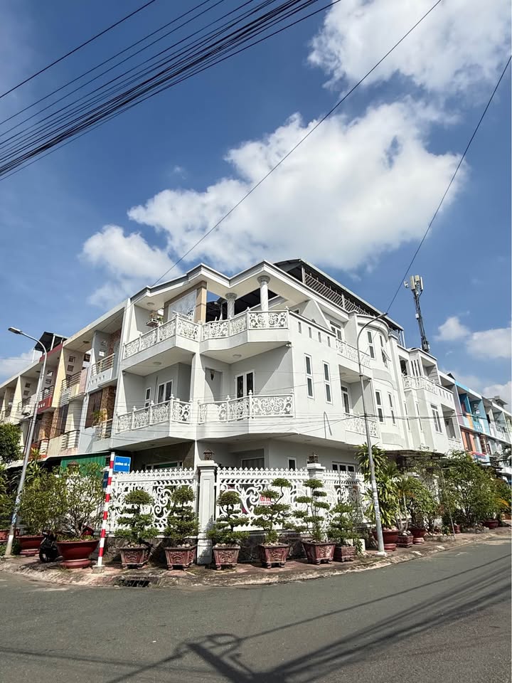 Nhà Mỹ Thạnh Hưng Mỹ Tho 200m² giá 8.6 tỷ - Ô tô vào tận nhà