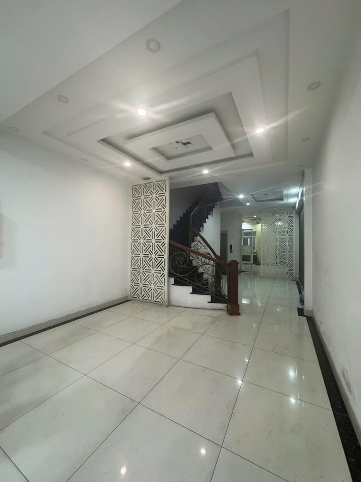 Nhà phố Tên Lửa 90m² giá 40 triệu - Mặt tiền kinh doanh