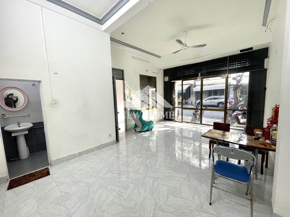 Mặt bằng Phước Tiến 40m2 12 triệu - Kinh doanh mặt tiền