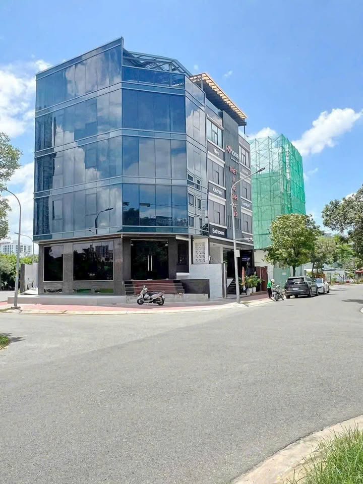 Nhà phố Quận 7 109m² giá 35 tỷ - Mặt tiền kinh doanh