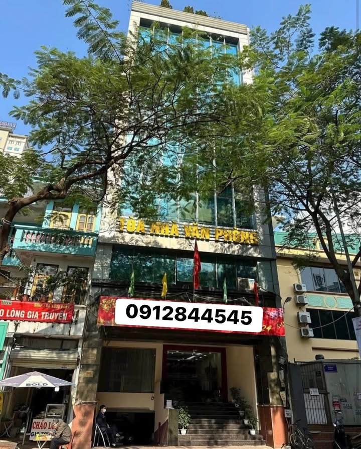 Townhouse Hoàng Quốc Việt 102m² 52.5 tỷ - Mặt tiền kinh doanh