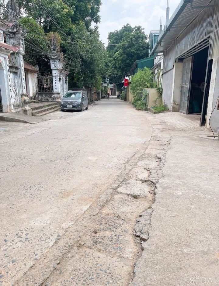 Đất Cần Kiệm Thạch Thất 99m² Trên 3 tỷ - Đường ô tô vào đất