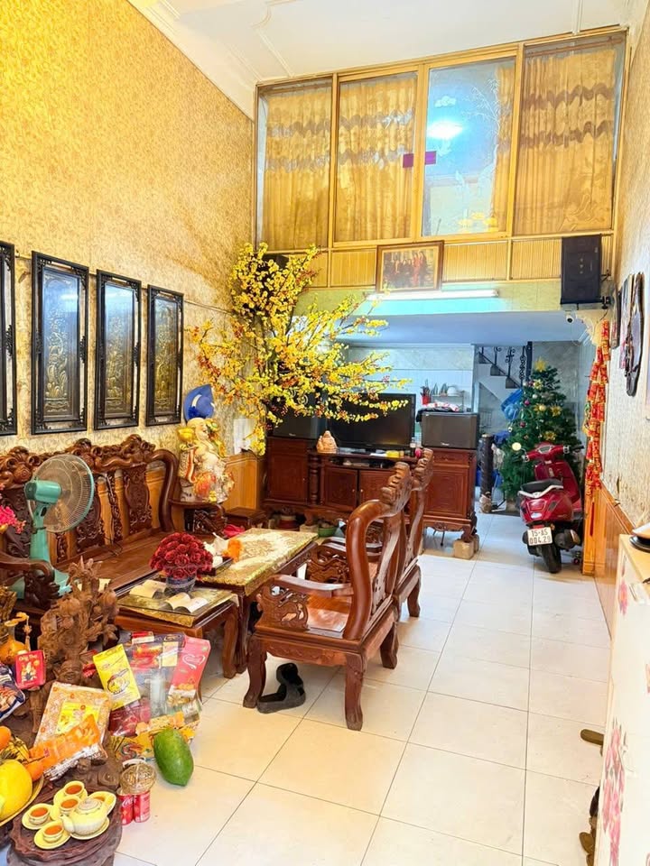 Nhà 2,5 tầng Trần Nguyên Hãn 40m² giá 2,25 tỷ - Ô tô vào tận nhà