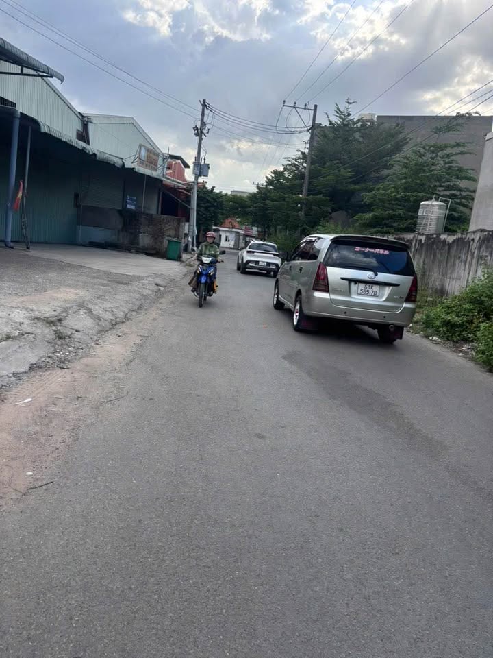 Kho xưởng Thuận An 180m² giá 5 tỷ - Hoạt động ngay