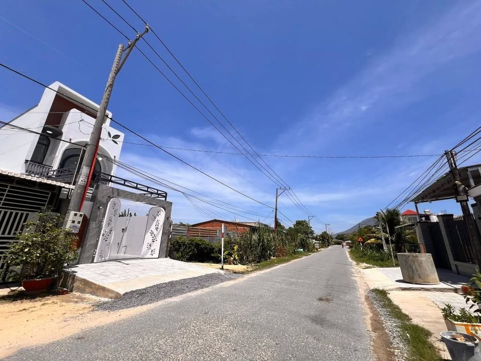 Nhà phố Tây Ninh Ninh Thạnh 130m² 1.46 tỷ - Ô tô vào tận nhà