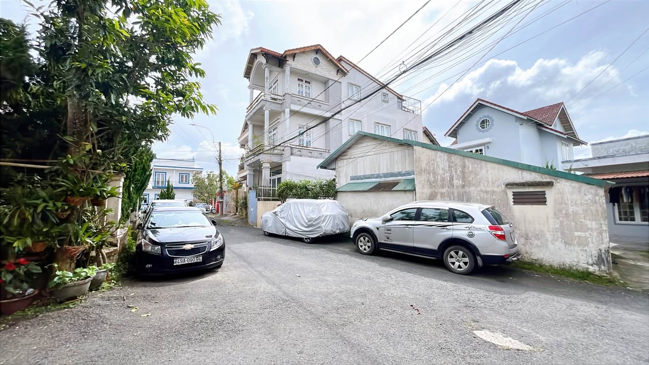Nhà phố Đà Lạt Thông Thiên Học 152m² giá 9.3 tỷ - Vị trí đẹp