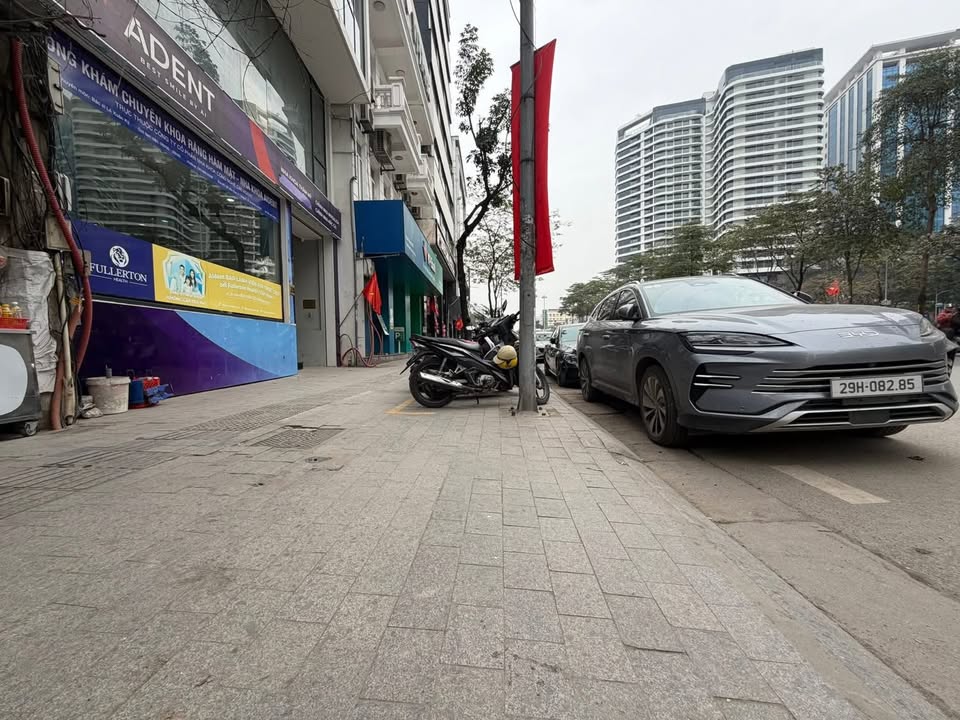 Townhouse Lieu Giai Ba Dinh 106m2 145 ty - Mat tien KD