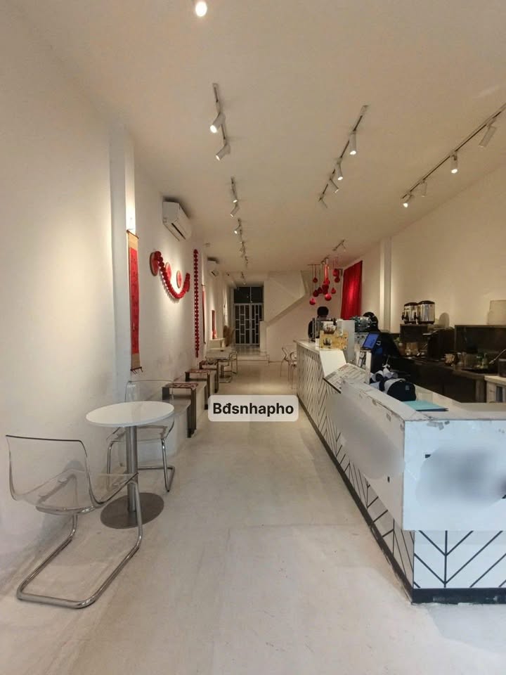 Nhà mặt tiền Nguyễn Văn Linh 110m2 45 triệu - Sẵn sàng ở ngay