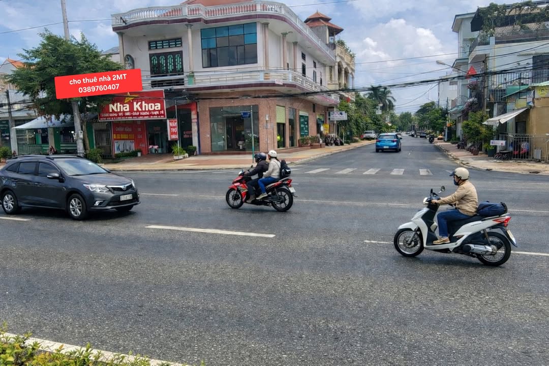 Nhà 2 mặt tiền QL14 Đồng Xoài 360m2/15 triệu - Sẵn sàng ở ngay