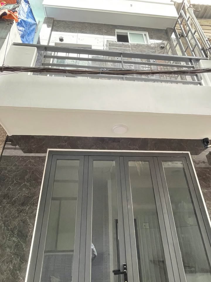 Nhà riêng Lạc Long Quân - Âu Cơ 42m² 2.75 tỷ - Ô tô vào nhà