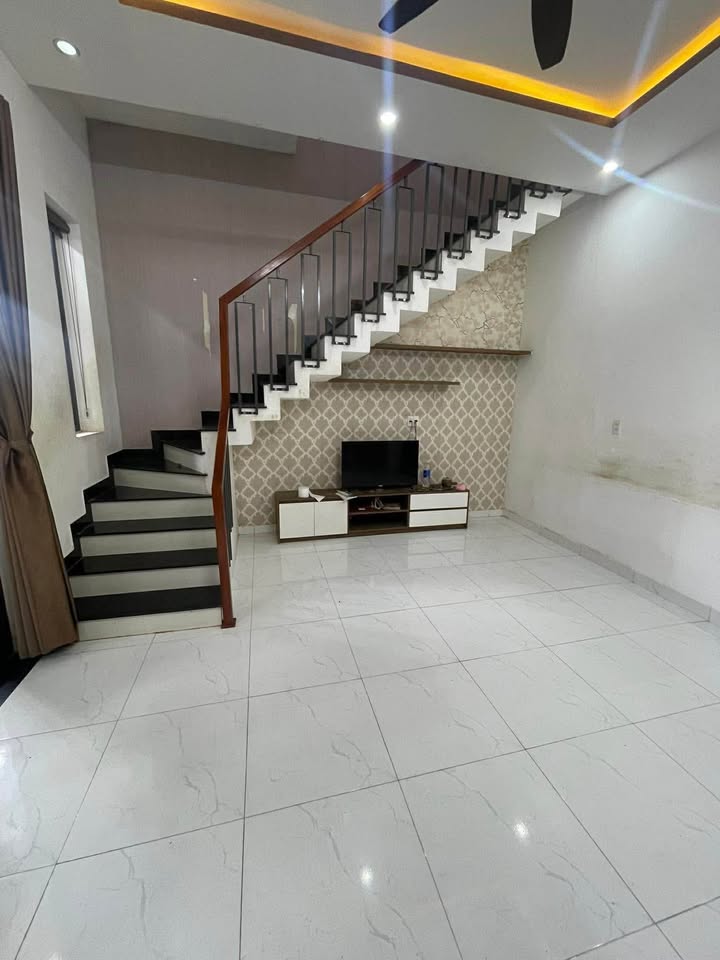 Nhà 2 tầng Lê Trọng Tấn 65m² 3.75 tỷ - Sẵn ở ngay