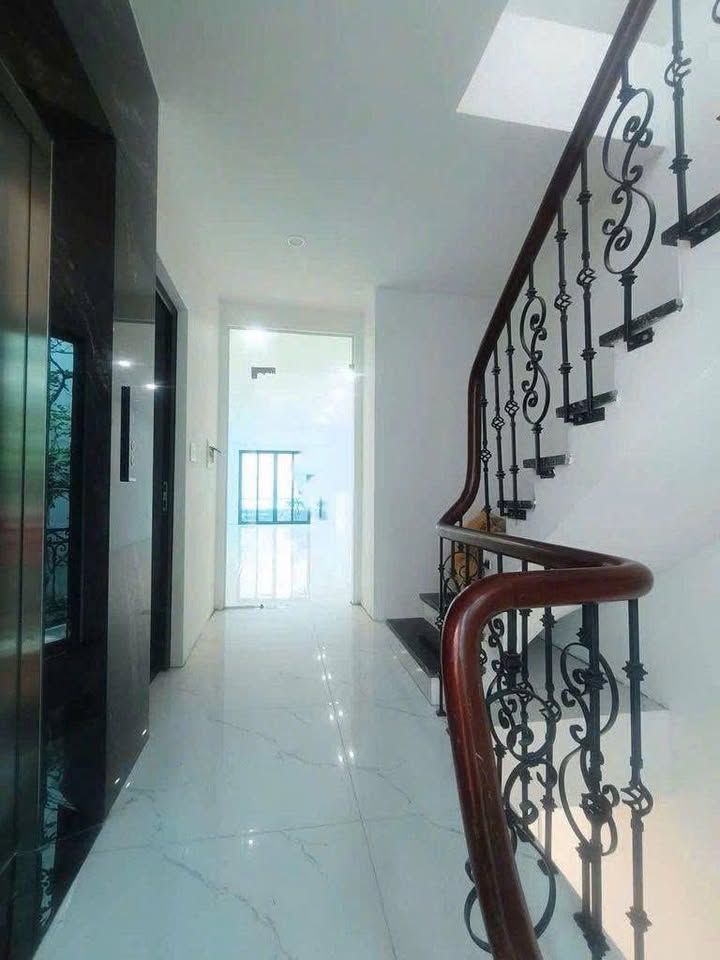 Nhà mặt phố Cầu Giấy 111m² 70 triệu - Mặt tiền kinh doanh