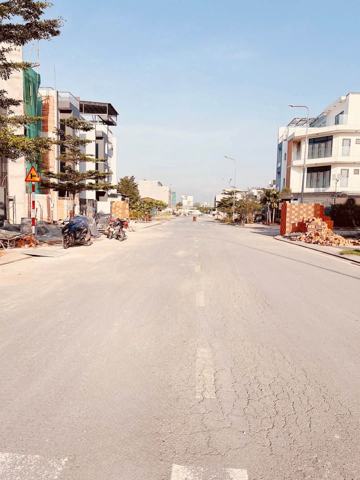 Đất nền Lotte Mart Quận 7 180m² 6.6 tỷ - Sổ đỏ chính chủ