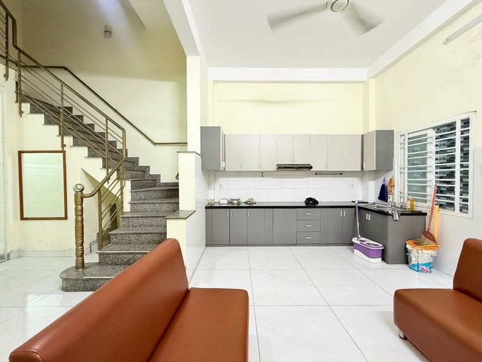 Nhà Huỳnh Văn Nghệ Tân Bình 100m2 14 tỷ - Ô tô vào nhà