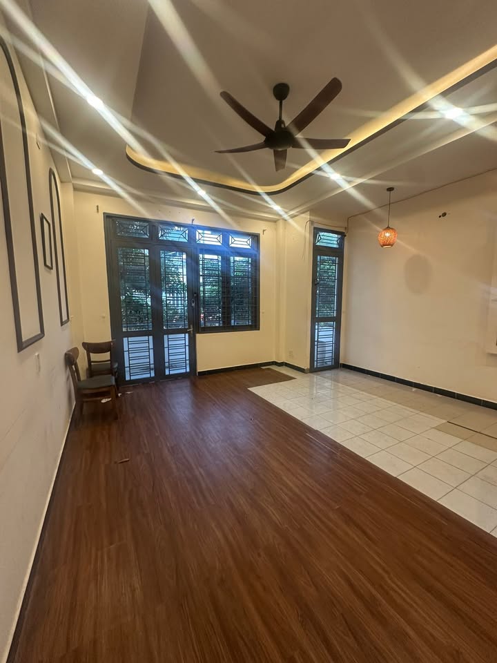 Văn phòng Nguyễn Xuân Khoát 100m² 10 triệu - View thoáng