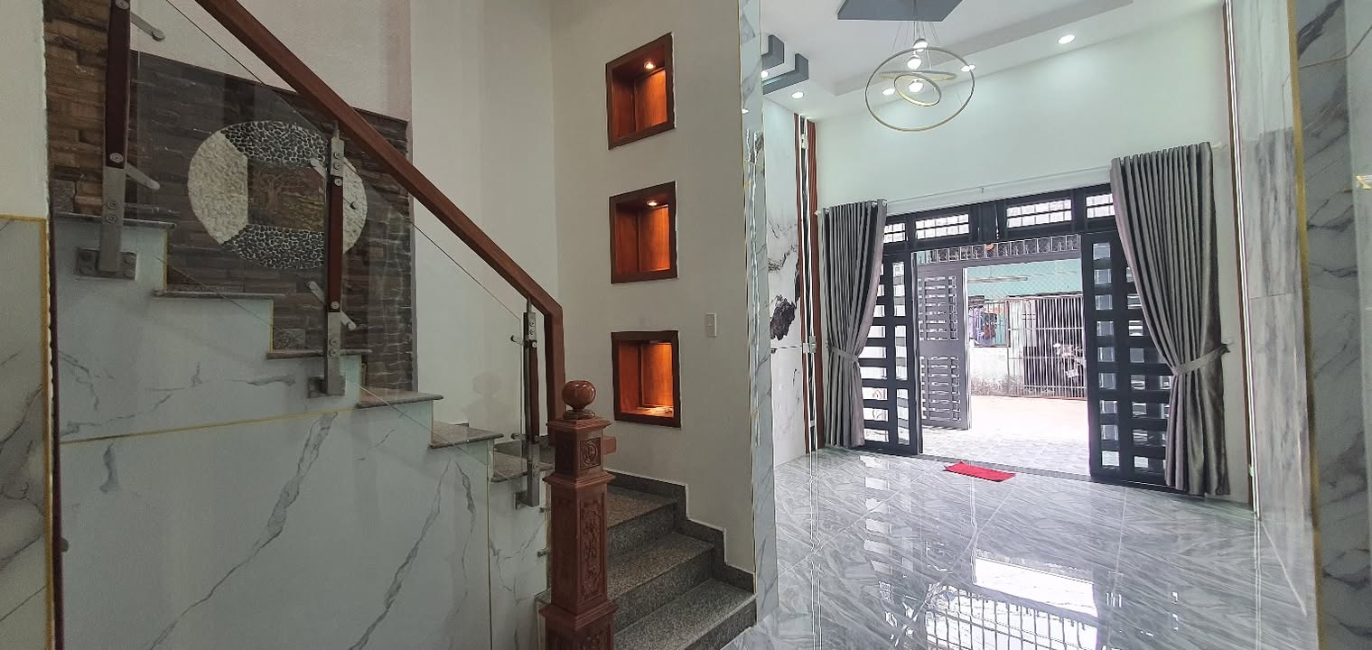 Nha pho Quan 12 72m2 gia thoa thuan - O to vao nha