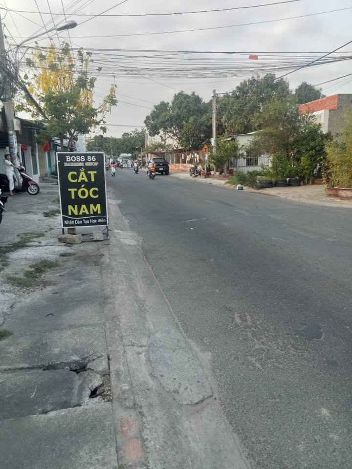 Nhà phố Võ Văn Tần La Gi 98m² giá 3 tỷ - Mặt tiền kinh doanh