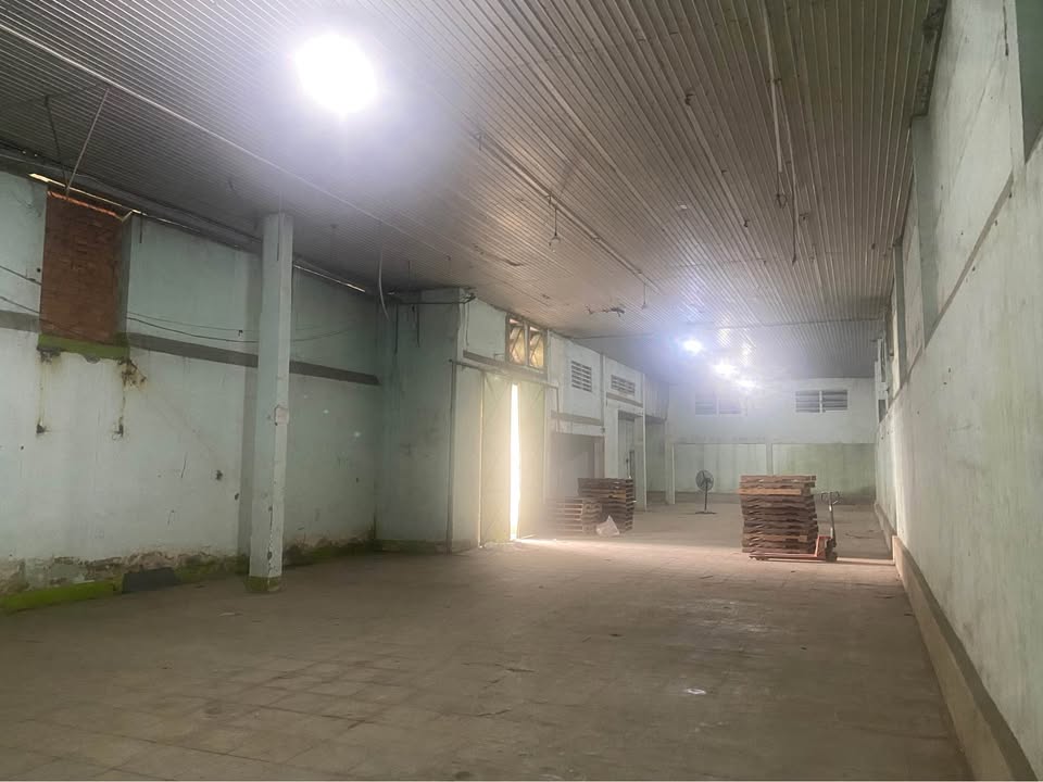 Kho quận 11 container 450m² giá 45 triệu - Diện tích lớn