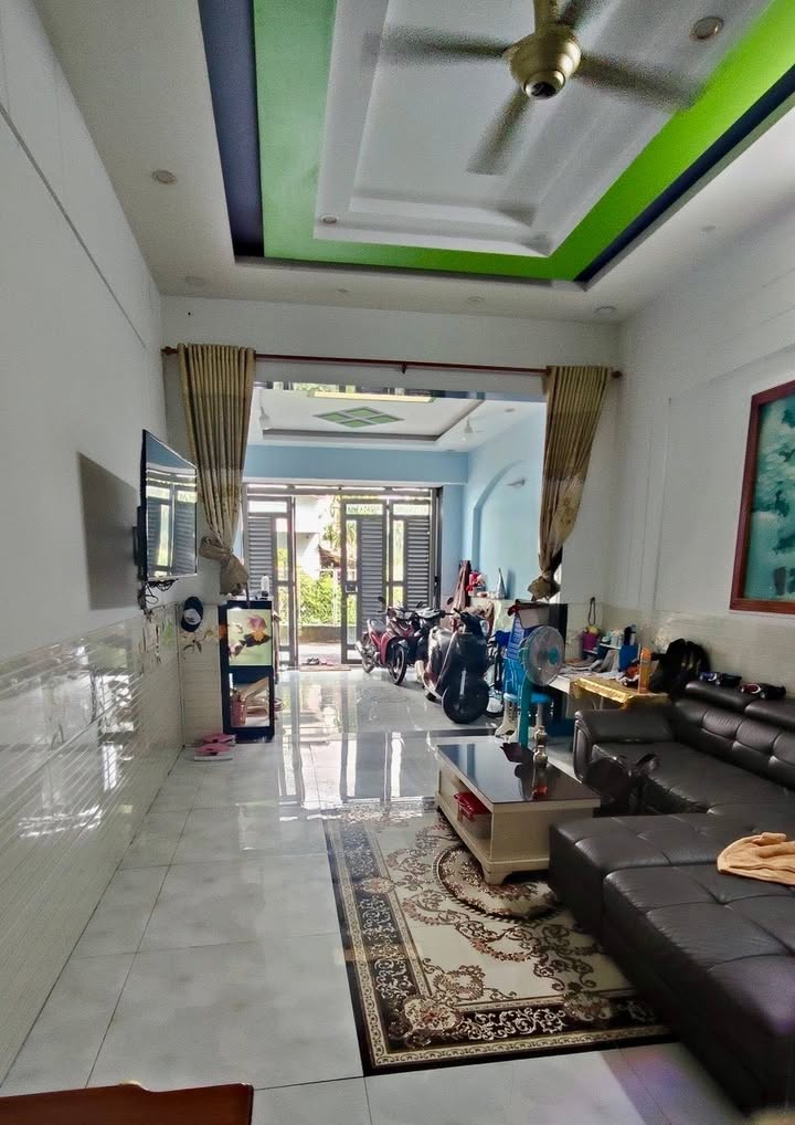 Nhà riêng Emart 2 Tân Uyên 90m² giá 8 tỷ - Chính chủ, ô tô tránh