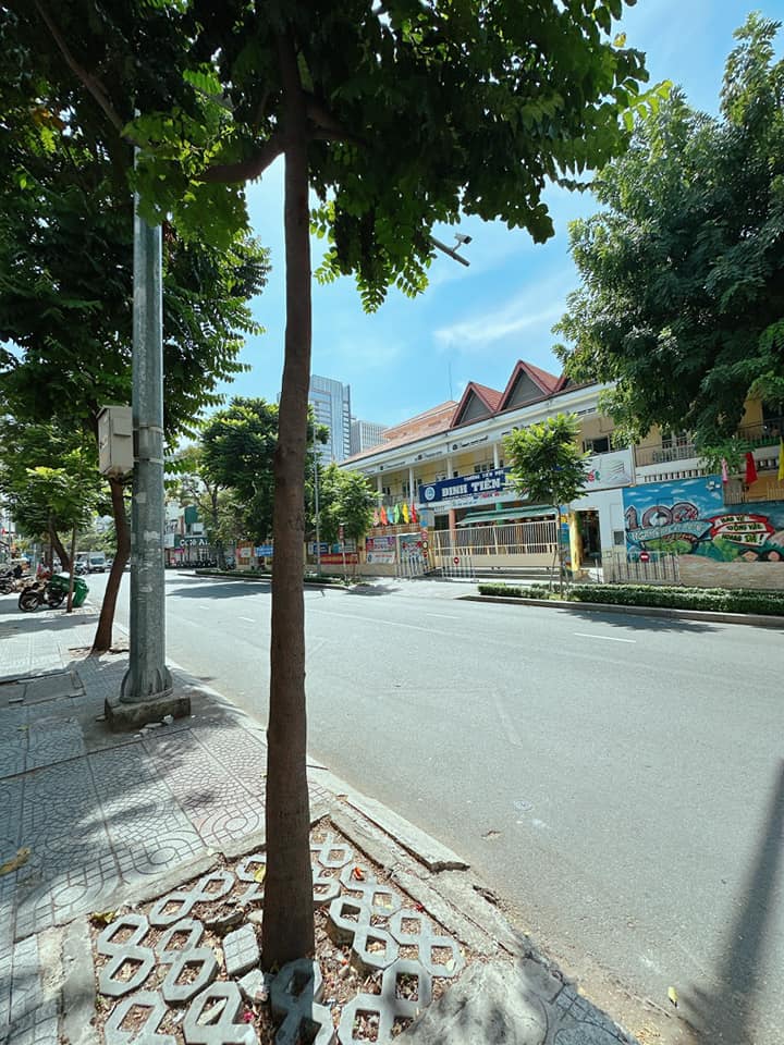 Nha pho Dinh Tien Hoang Q1 64m2 45 trieu - Mat tien kinh doanh