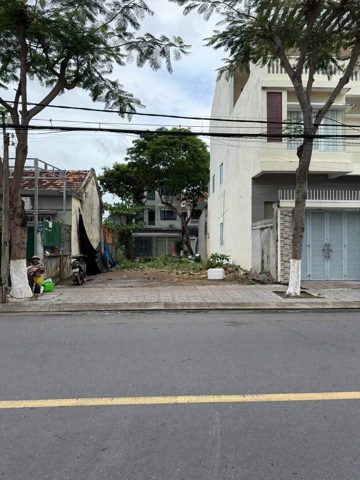 Mặt bằng 2 mặt tiền Bắc Nha Trang 204m²/8 triệu - Mặt tiền kinh doanh