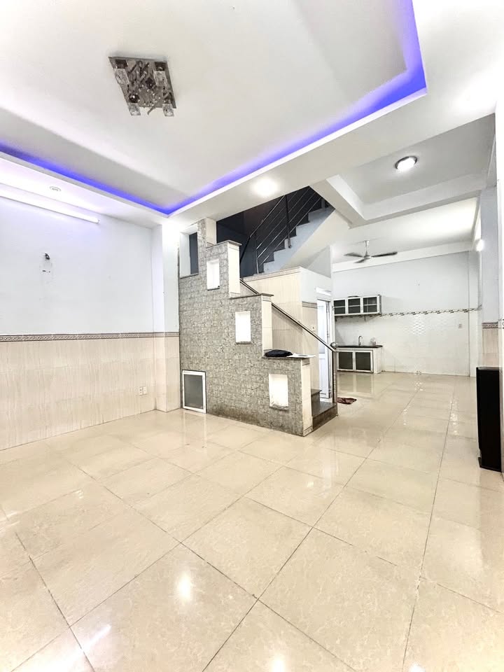 Nhà Trường Sa Tân Bình 58m² 6.67 tỷ - Ô tô vào tận nhà