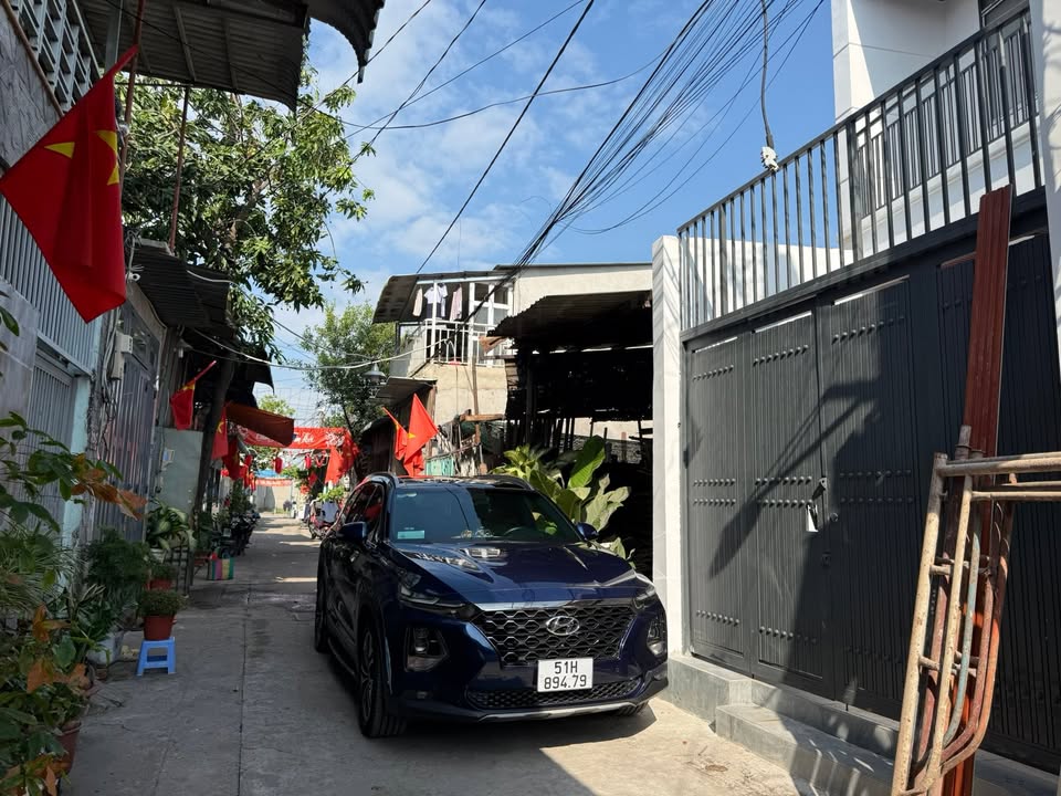 Nhà riêng Hóc Môn 60m² 2.59 tỷ - Chính chủ bán gấp ô tô đậu cửa