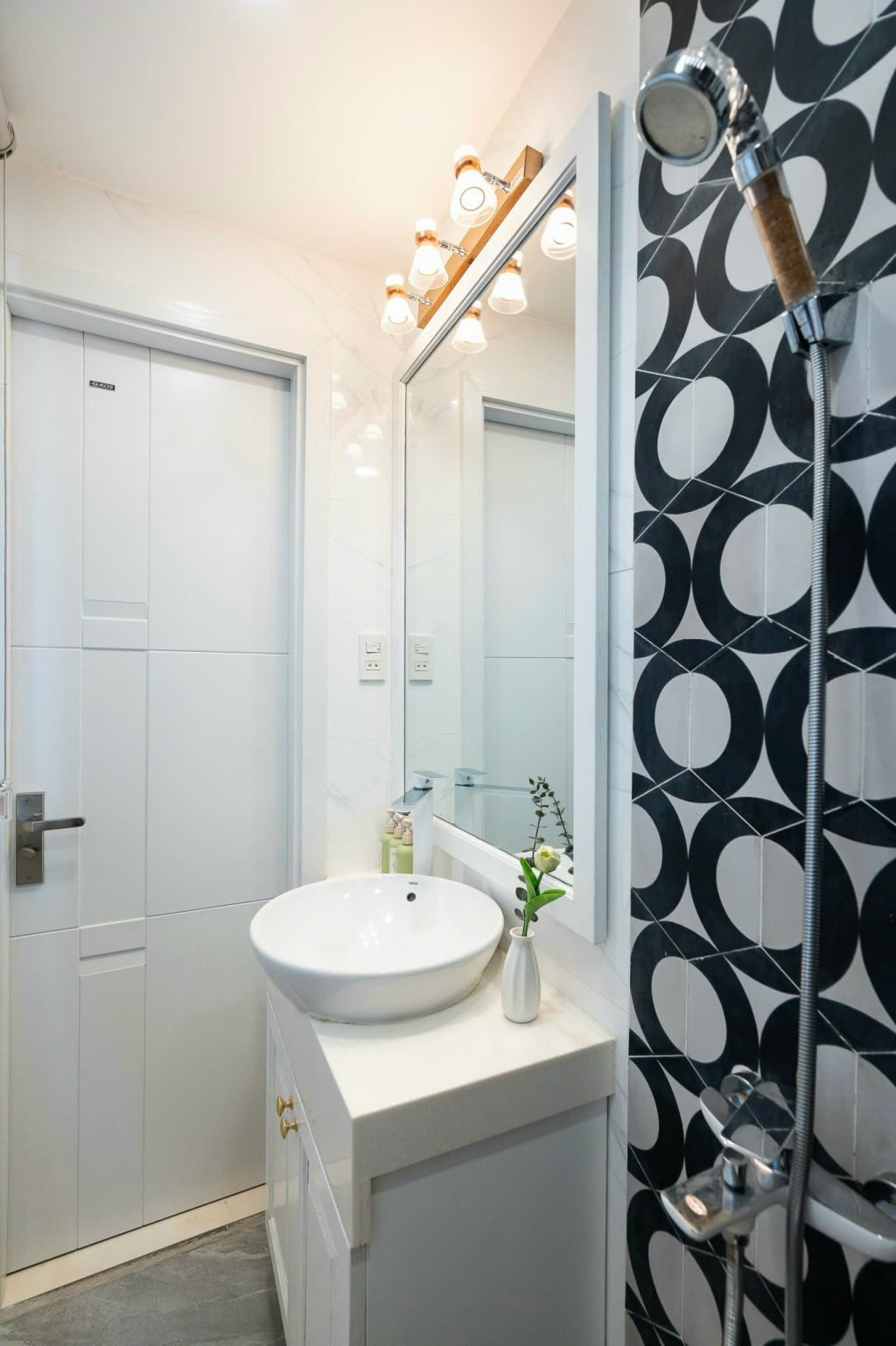 Nhà Hẻm Nguyễn Thị Minh Khai Q1 30m² 13 Tỷ - Sổ Hồng Sẵn!