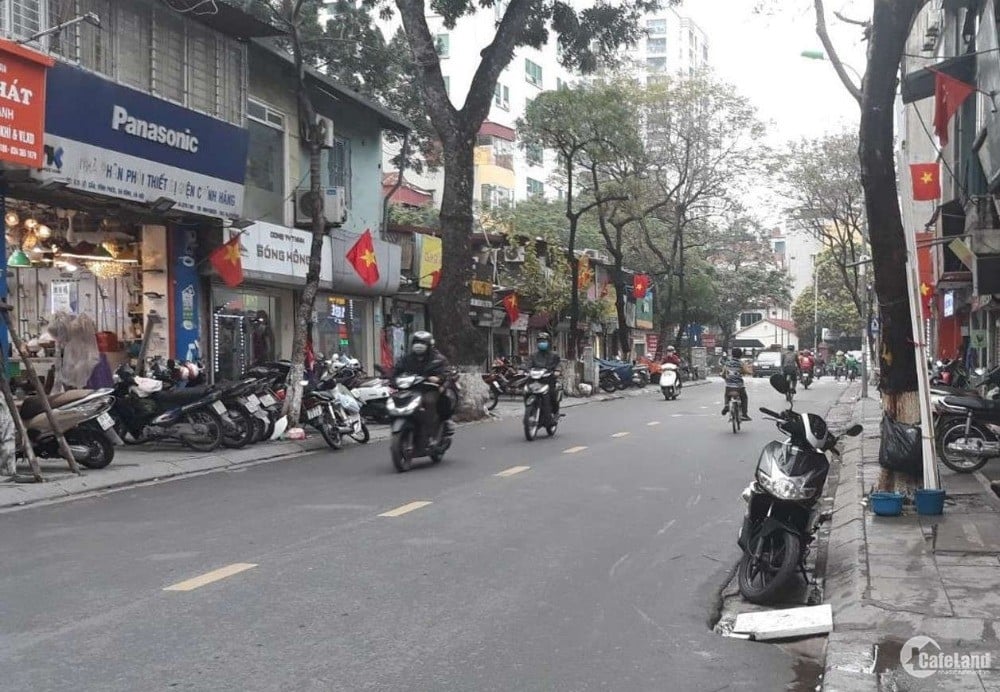 Nhà Đội Cấn Ba Đình 70m² - Mặt tiền kinh doanh, Vỉa hè rộng!