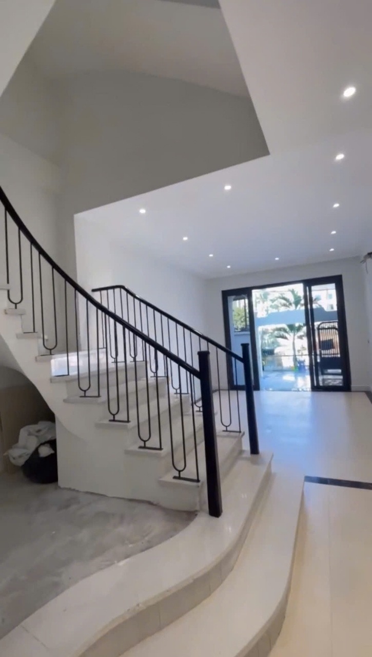 Nhà Ngô Gia Tự 108m² Long Biên - Ô tô vào nhà, Sổ hồng sẵn, Tiềm năng tăng!