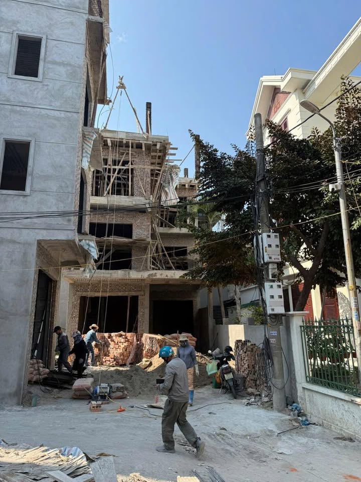 Nhà 4 Tầng Mới Đẹp, Có Gara Ô Tô - Hoàng Thế Thiện, 69m² - Giá 5.15 Tỷ