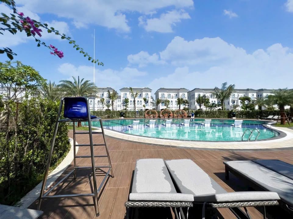 Biệt thự Song Lập VinHomes Star City 162m² Hướng Tây - View Bể Bơi Đẹp