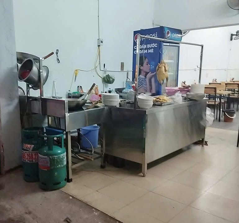 Sang Nhượng Quán Phở Mặt Tiền Đội Cấn, Ba Đình - 80m² x 3 Tầng