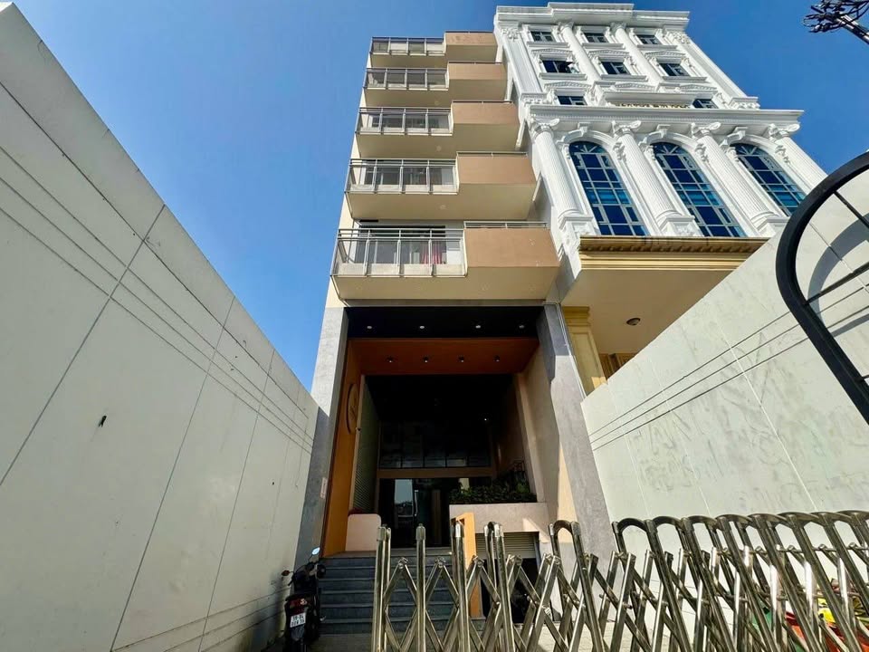 Cho thuê tòa nhà văn phòng mặt tiền Quốc Hương, Thảo Điền - 1.600m² - 200 triệu/tháng