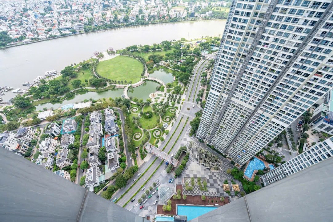Cho thuê căn hộ 4PN Vinhomes Central Park, 172m² - View Sông Sài Gòn