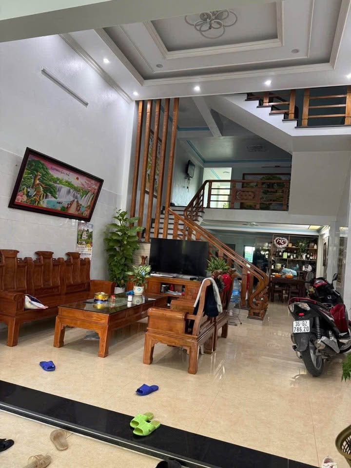 Nhà Phường Đông Cương 100m² - 2 Tầng Đẹp Như Mới, Sẵn Sàng Về Ở Ngay!